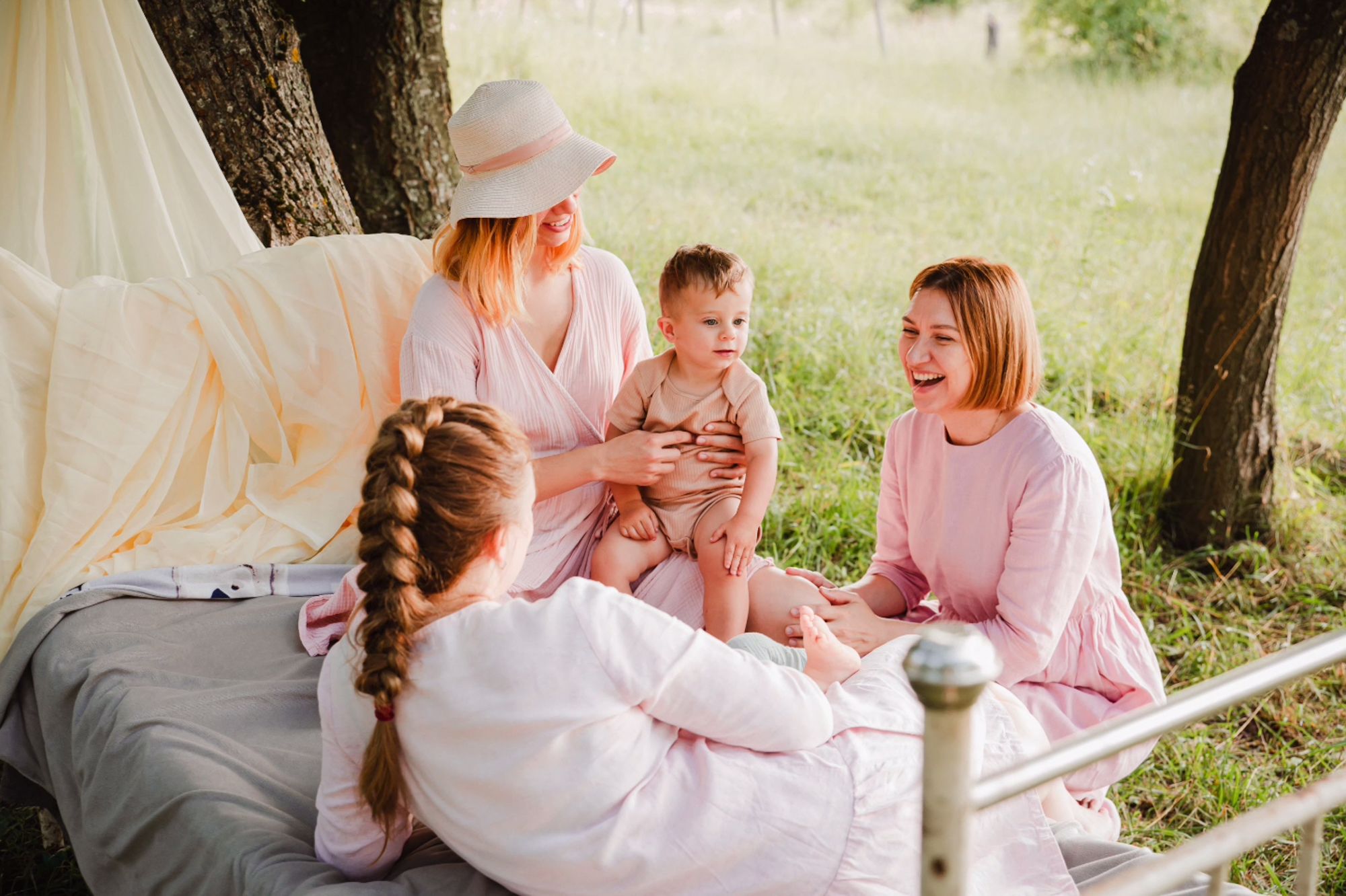 Новини Хмельницького - фото з «Ми перестали доїти своїх корів». На Хмельниччині розвивають незвичайну ферму та мріють відродити покинуте село