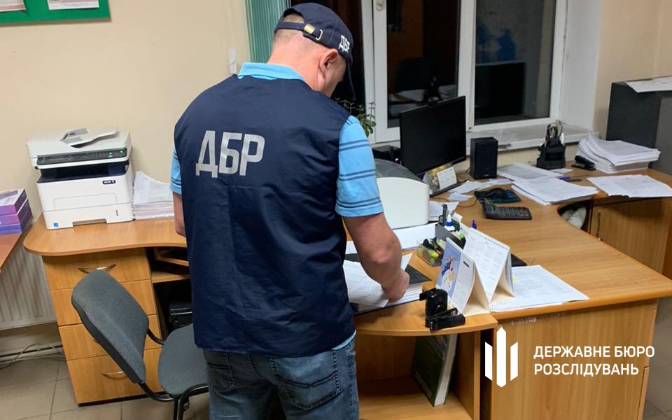 Новини Тернополя - фото з На хабарі спіймали посадовця Держпродспоживслужби. Як кажуть у ДБР, «данину» збирав щомісяця