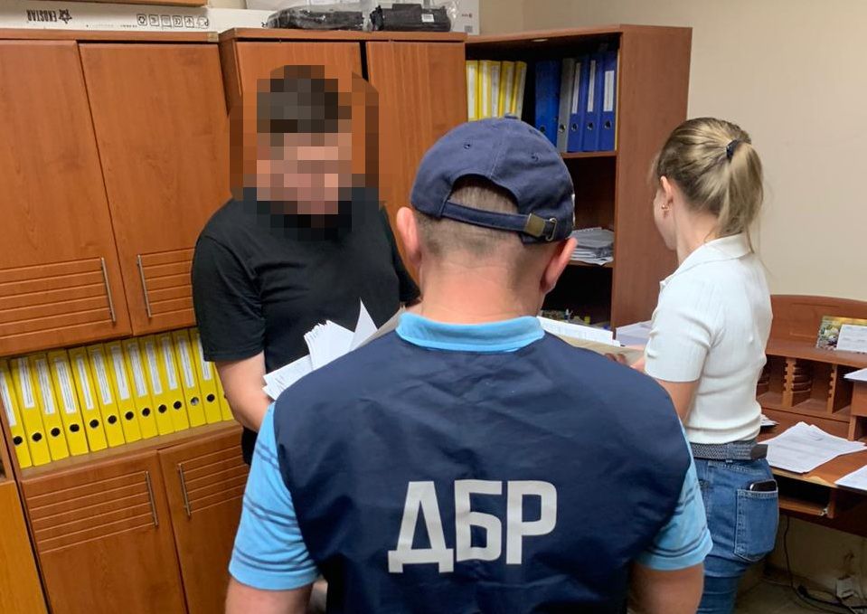 Новини Тернополя - фото з На хабарі спіймали посадовця Держпродспоживслужби. Як кажуть у ДБР, «данину» збирав щомісяця