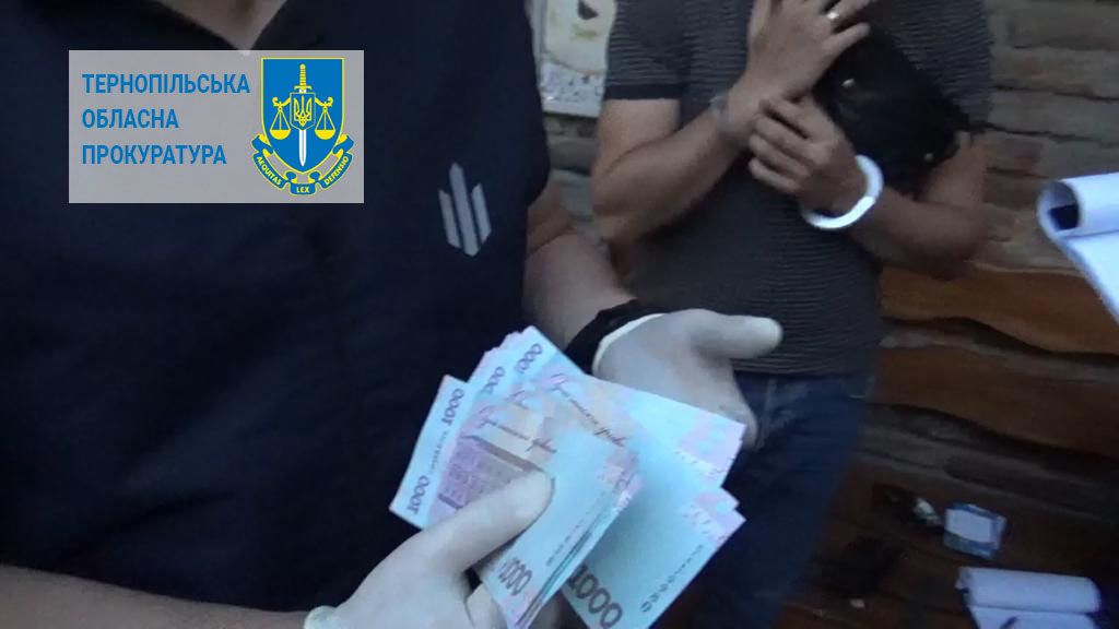 Новини Тернополя - фото з На хабарі спіймали посадовця Держпродспоживслужби. Як кажуть у ДБР, «данину» збирав щомісяця