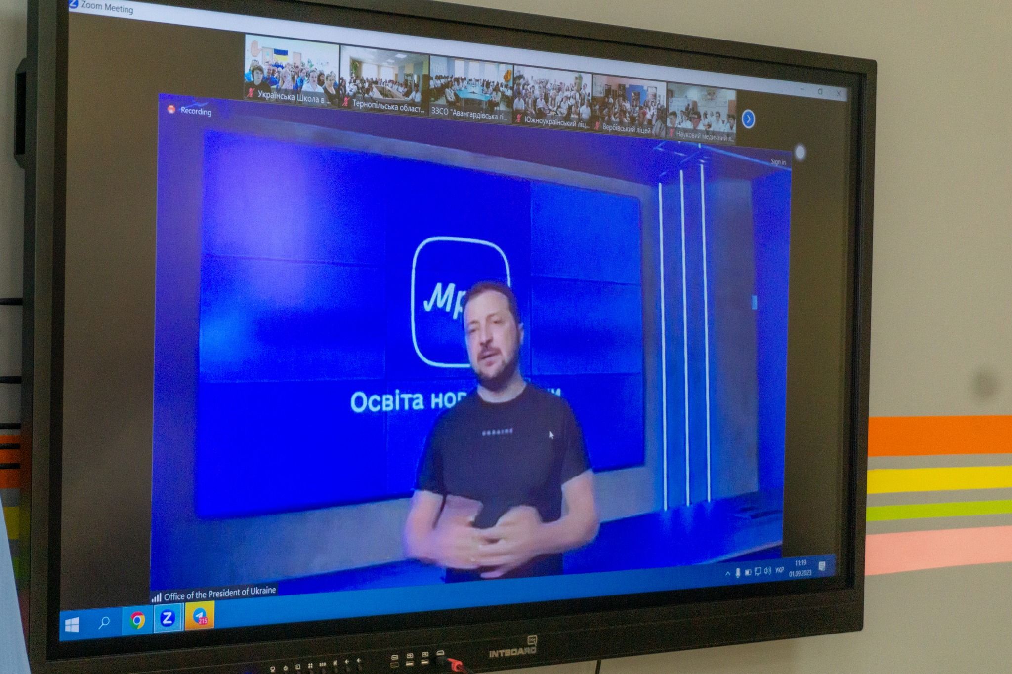 Новини Тернополя - фото з Президент Зеленський поспілкувався з школярами ліцею на Тернопільщині та привітав їх з Днем знань