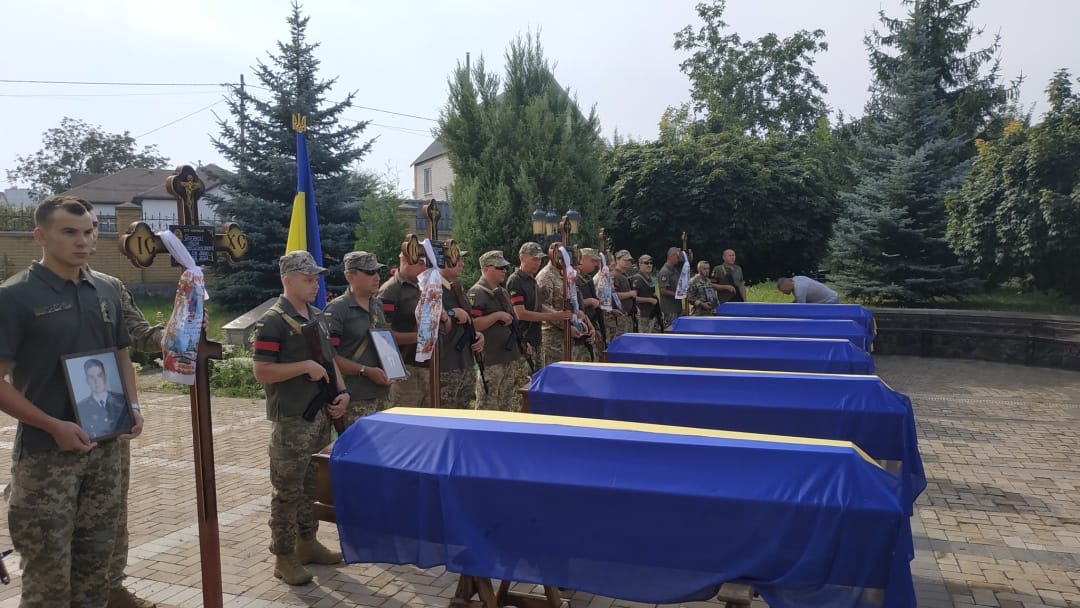 Новини Хмельницького - фото з У Старокостянтинові поховали пілота, який загинув в авіакатастрофі "Мі-8" на Донеччині