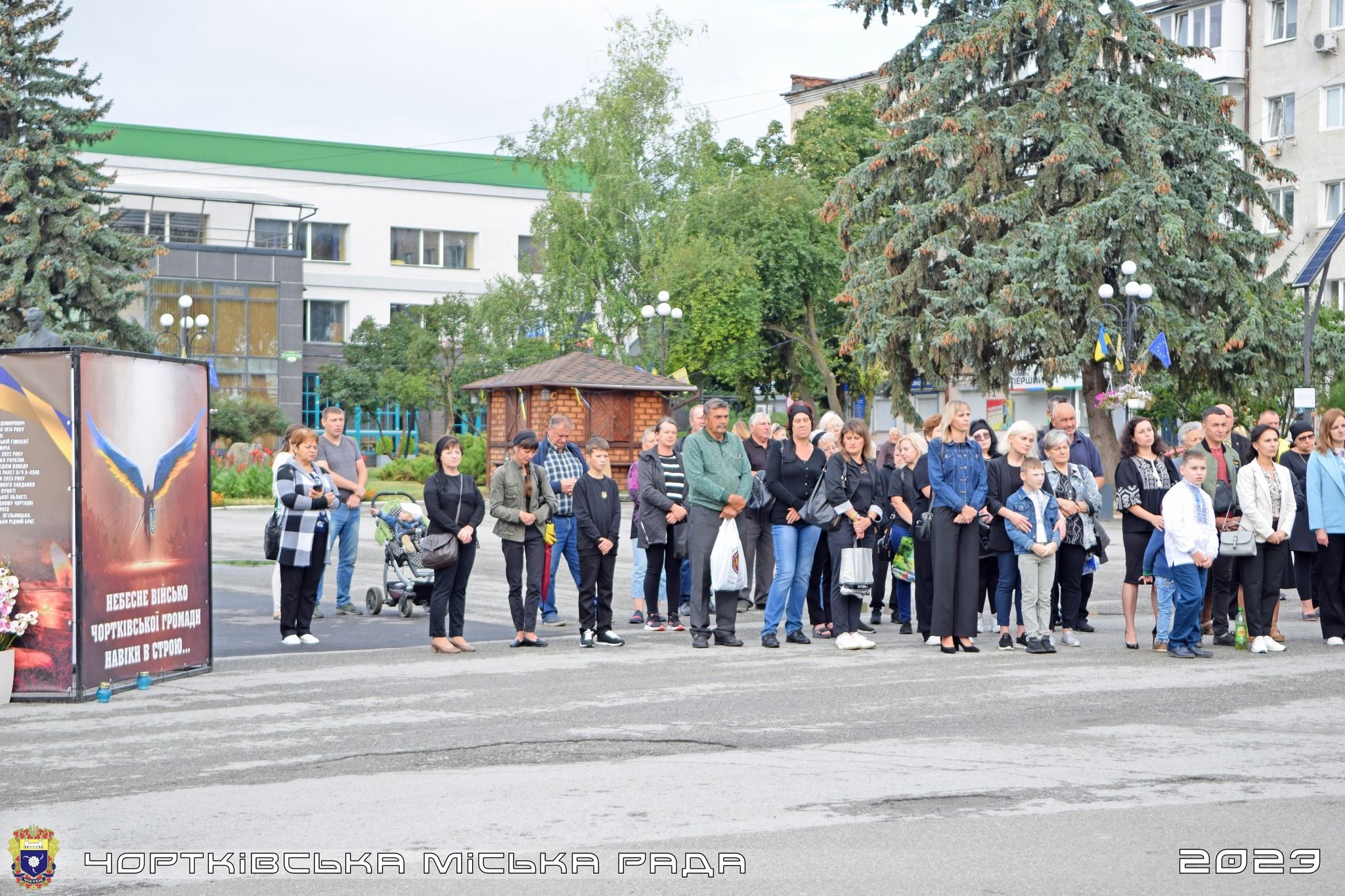 Новини Тернополя - фото з У Чорткові в День міста вручили почесні відзнаки родичам загиблих героїв