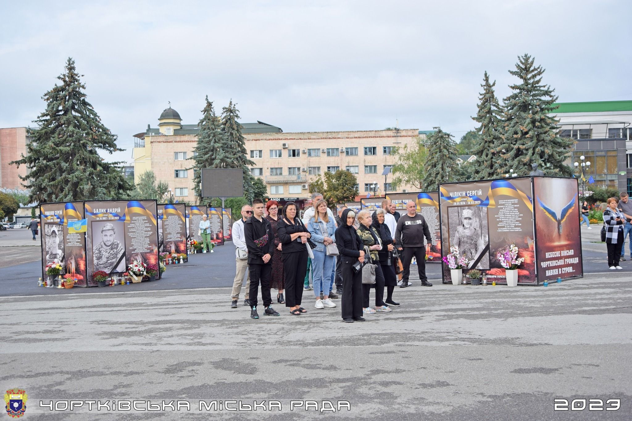 Новини Тернополя - фото з У Чорткові в День міста вручили почесні відзнаки родичам загиблих героїв