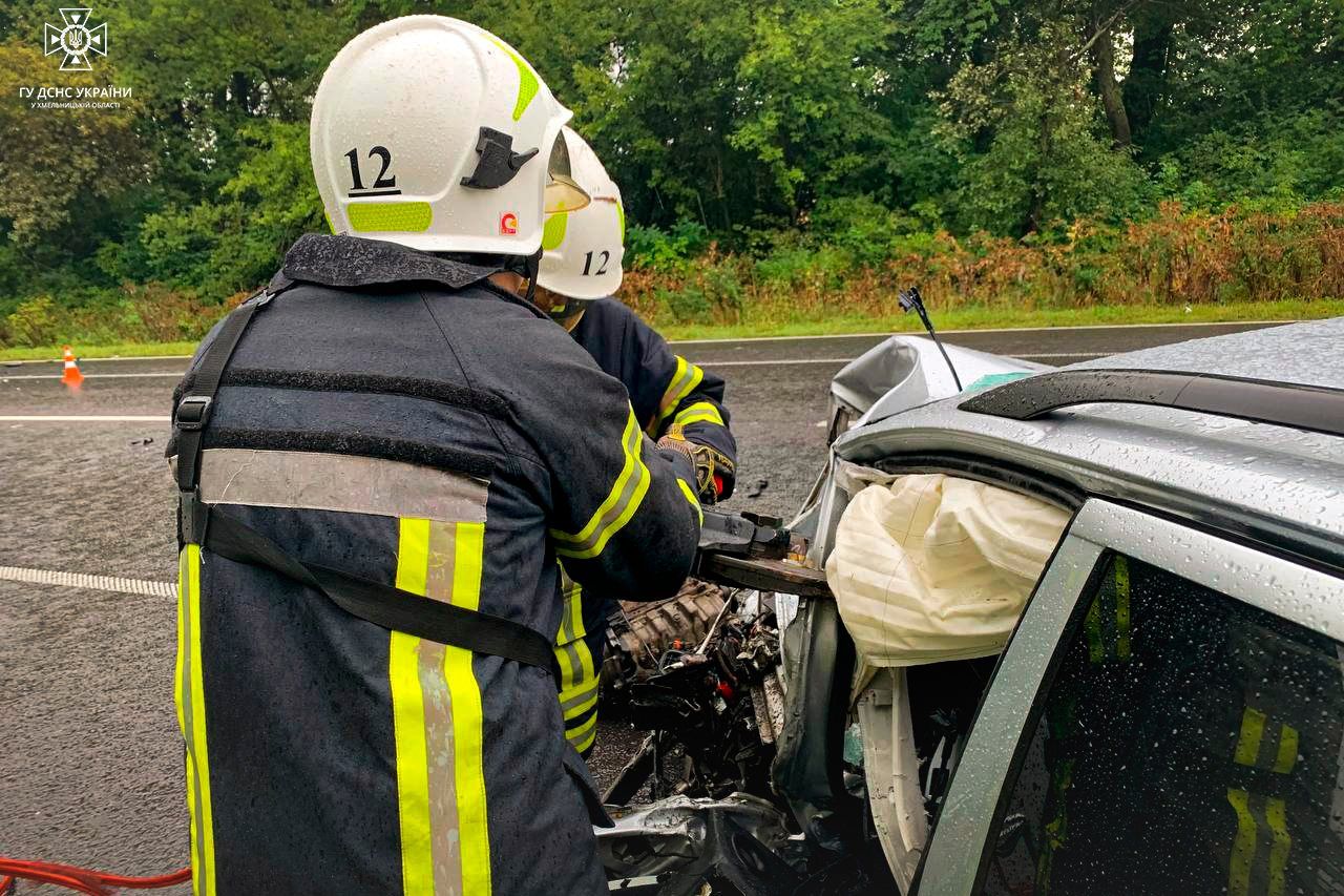 Новини Хмельницького - фото з Смертельна аварія на Кам’янеччині: загинули двоє людей (ФОТО, ВІДЕО)