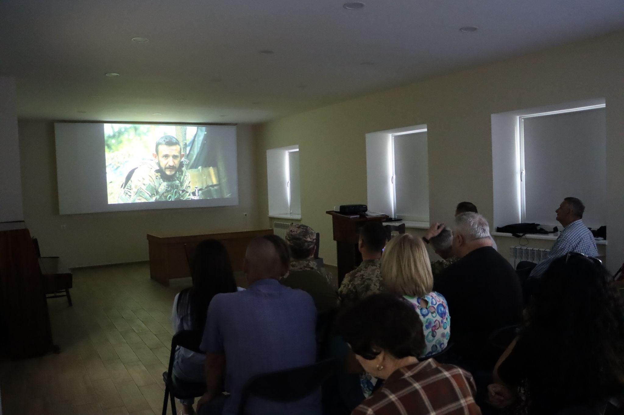 Новини Тернополя - фото з «Документалку» про тернопільських захисників показали у краєзнавчому музеї: коли наступні спецпокази?