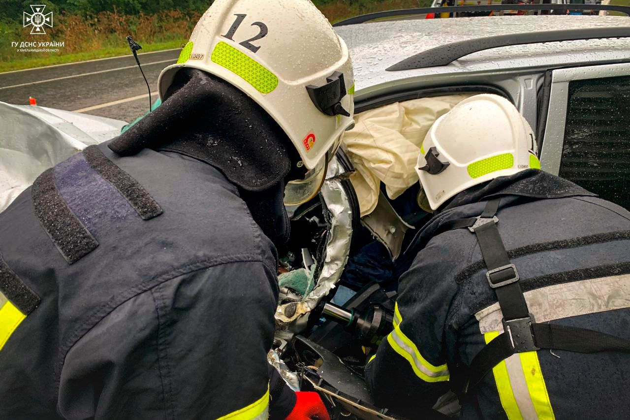 Новини Хмельницького - фото з Смертельна аварія на Кам’янеччині: загинули двоє людей (ФОТО, ВІДЕО)