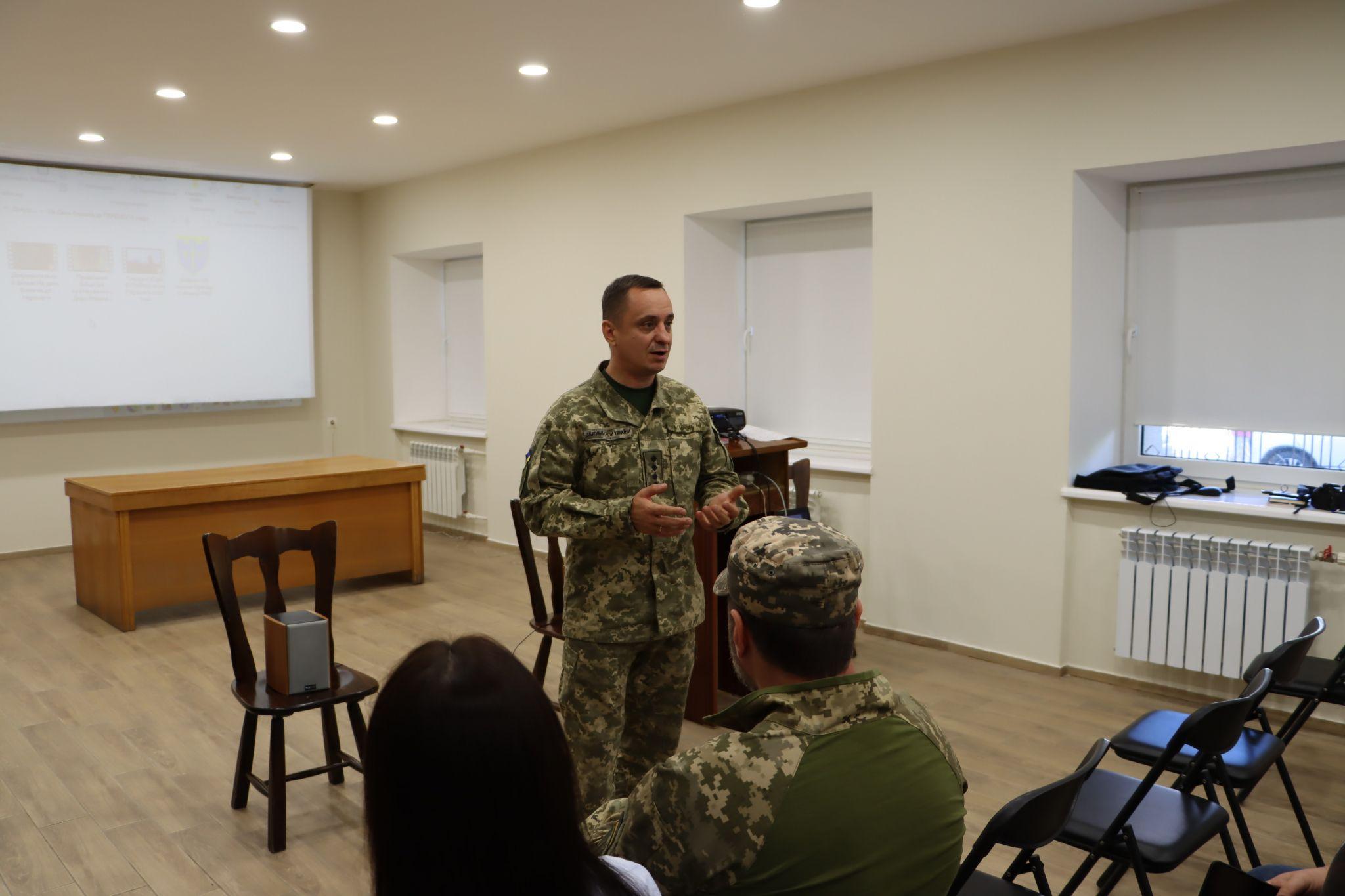 Новини Тернополя - фото з «Документалку» про тернопільських захисників показали у краєзнавчому музеї: коли наступні спецпокази?