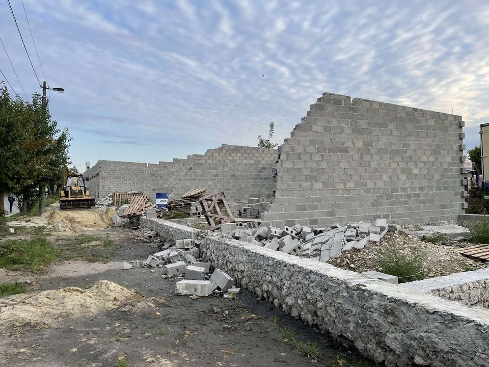 Новини Тернополя - фото з На Морозенка демонтовують самовільно встановлену споруду