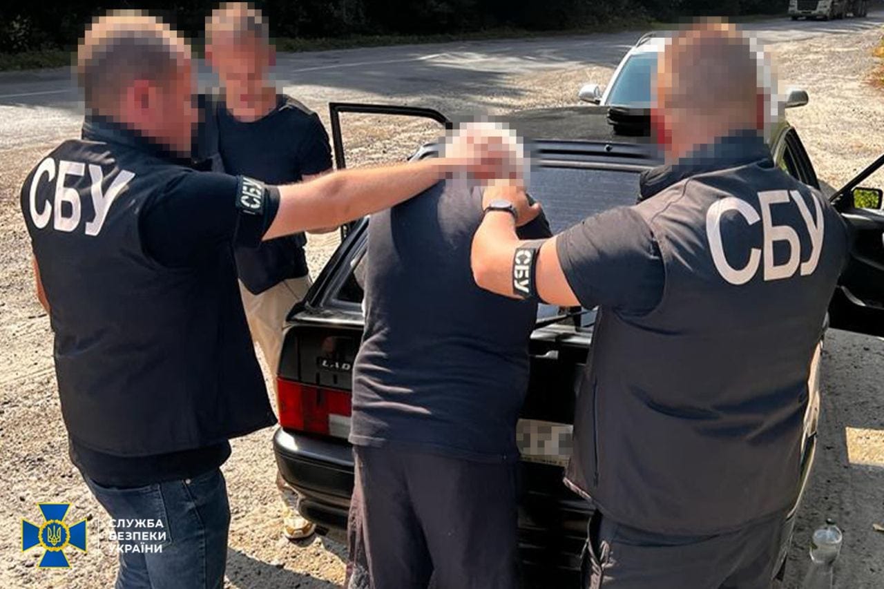 Новини Хмельницького - фото з Чіпляв маячок для наведення російських ракет: на Хмельниччині затримали агента ФСБ