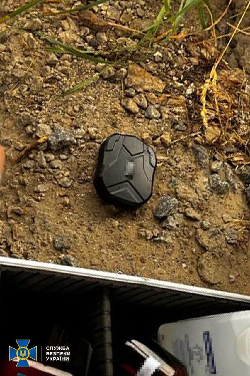 Новини Хмельницького - фото з Чіпляв маячок для наведення російських ракет: на Хмельниччині затримали агента ФСБ