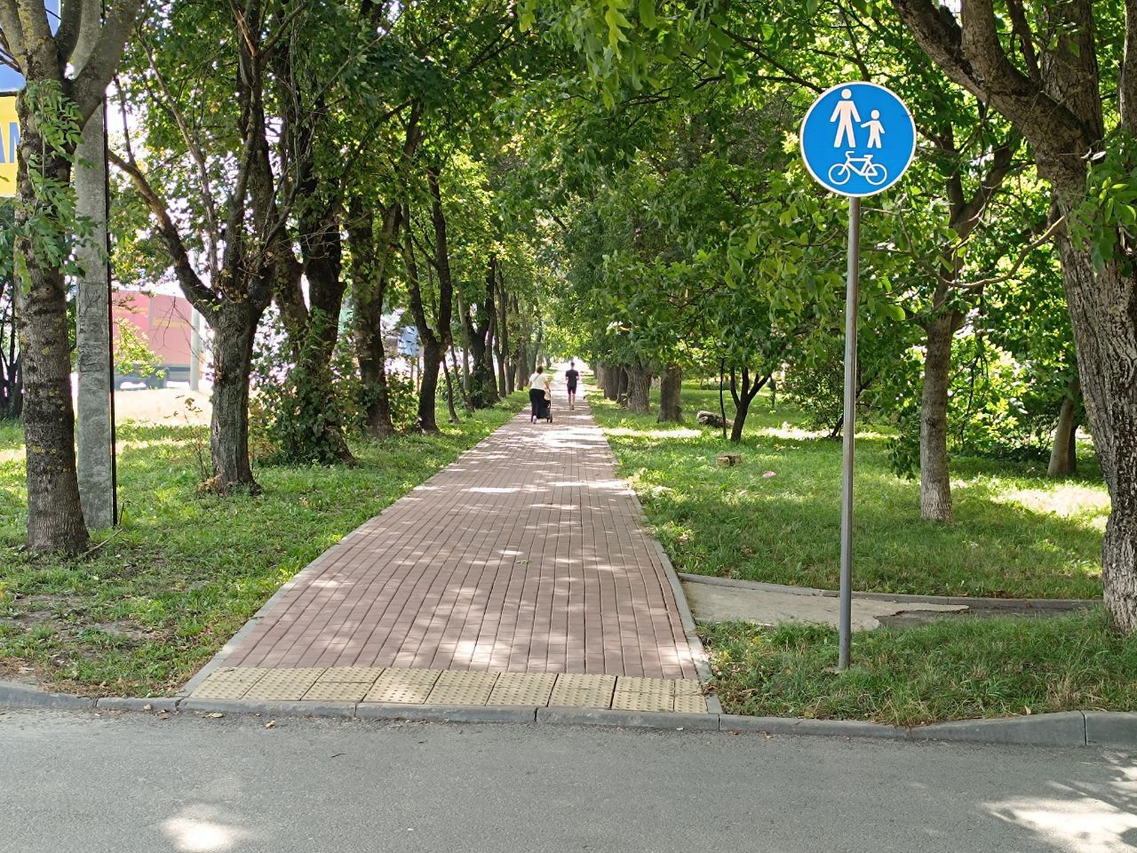 Новини Тернополя - фото з Є з ямами, вибоїнами та перешкодами: ми перевірили стан велодоріжок у Тернополі