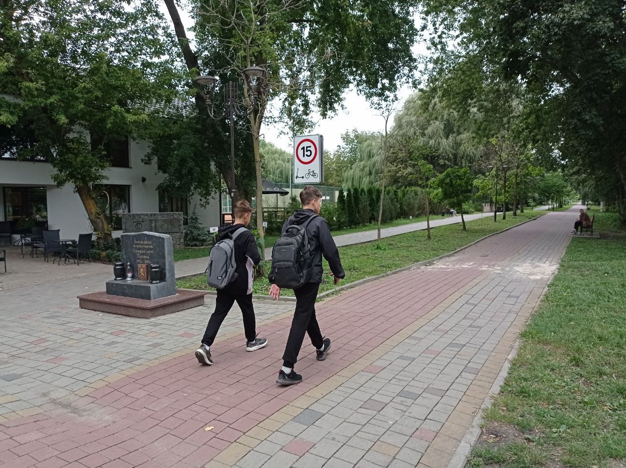 Новини Тернополя - фото з Є з ямами, вибоїнами та перешкодами: ми перевірили стан велодоріжок у Тернополі