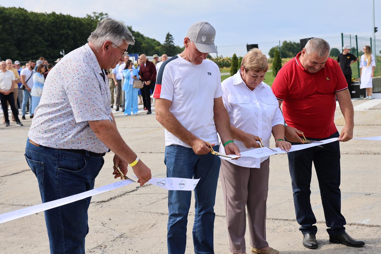 Новини Хмельницького - фото з У Хмельницькій громаді відкрили завод з виробництва агрохімікатів Возможно, это изображение 8 человек