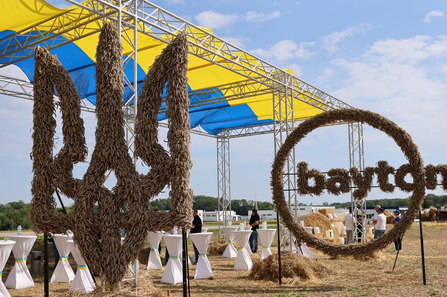 Новини Хмельницького - фото з У Хмельницькій громаді відкрили завод з виробництва агрохімікатів Возможно, это изображение 6 человек и текст