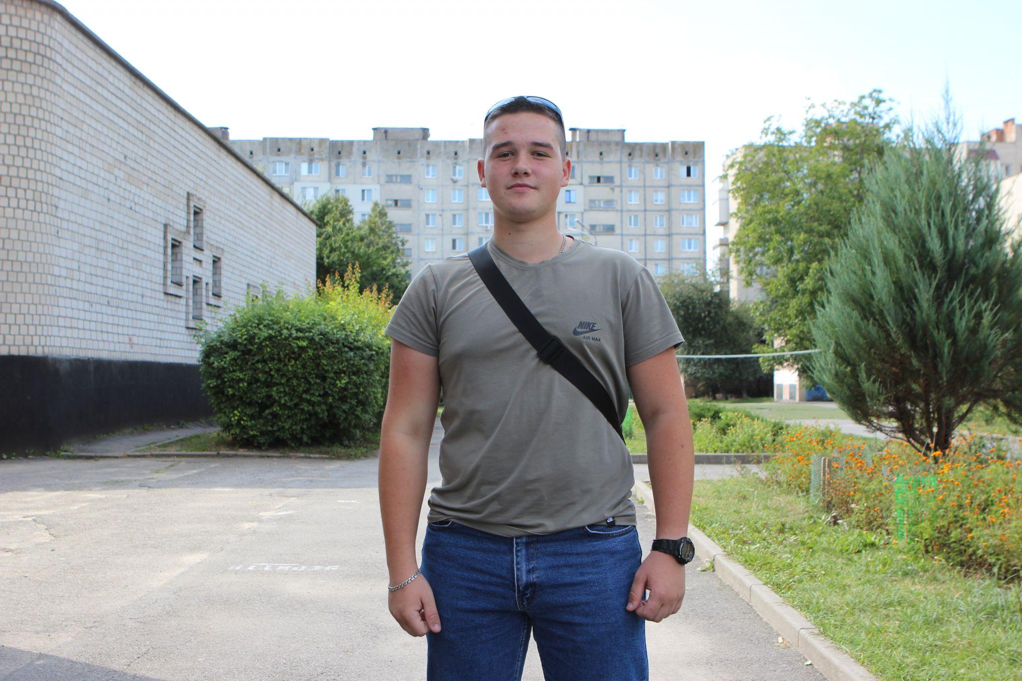 Новини Вінниці - фото з «Робимо це заради України». У 27-му ліцеї зібрали понад двісті тисяч гривень та передали їх захисникам