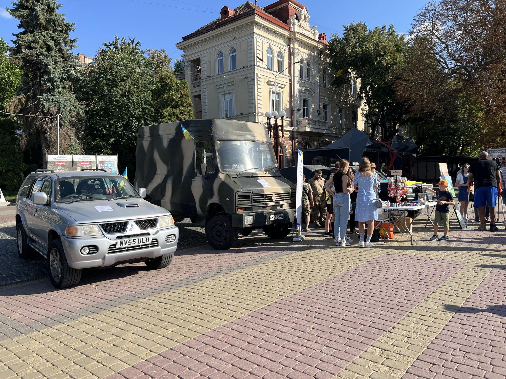 Новини Тернополя - фото з Вони подолали тисячі кілометрів, щоб захистити Україну! Допоможіть зібрати кошти на авто для військових