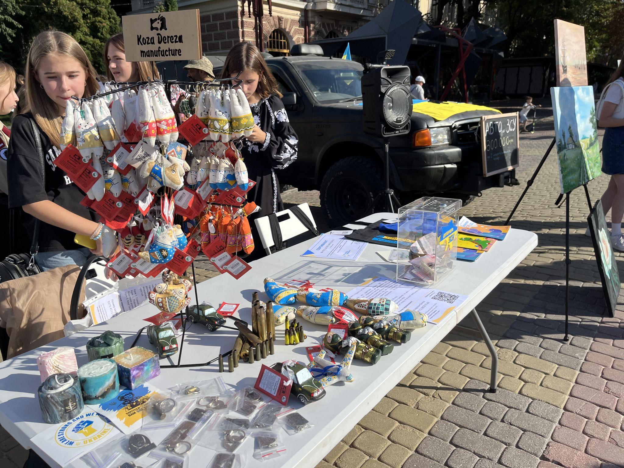 Новини Тернополя - фото з Вони подолали тисячі кілометрів, щоб захистити Україну! Допоможіть зібрати кошти на авто для військових