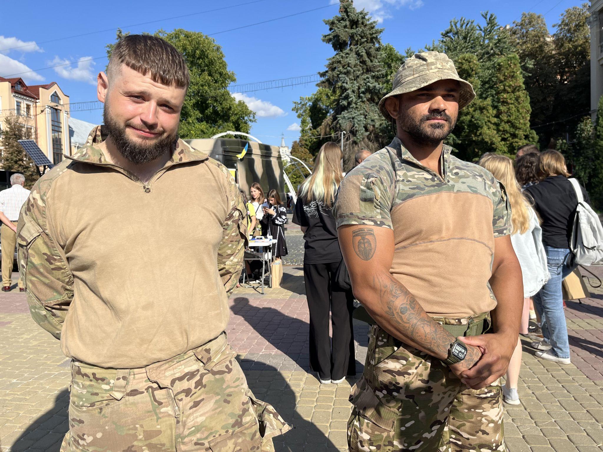 Новини Тернополя - фото з Вони подолали тисячі кілометрів, щоб захистити Україну! Допоможіть зібрати кошти на авто для військових