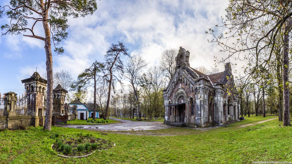 Новини Вінниці - фото з Парк і мавзолей-усипальниця в Печері: все, що залишилося від розкішної садиби Потоцьких
