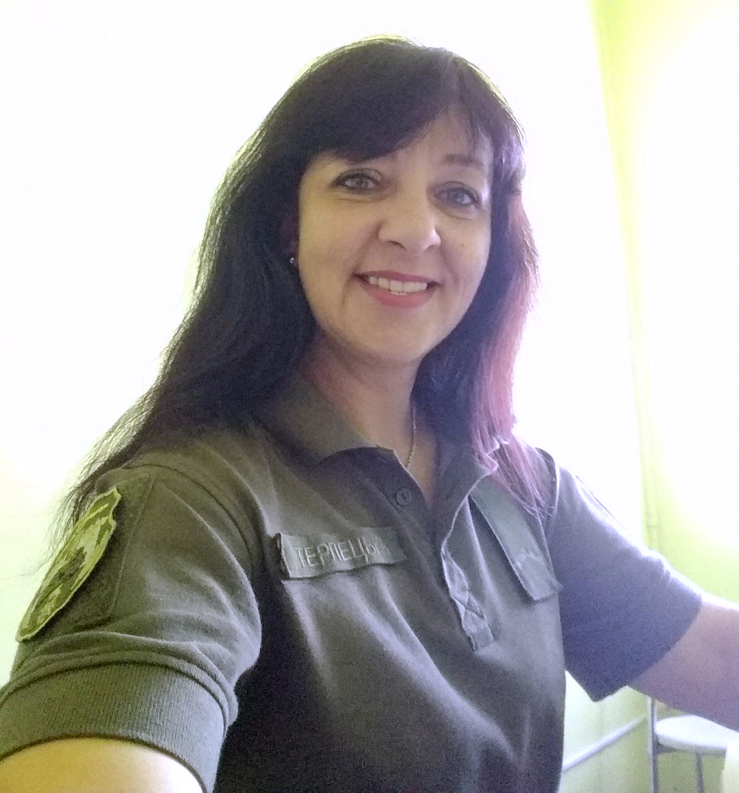 Новини Хмельницького - фото з Разом зі шкільної парти: історія подружжя з Ярмолинців, яке служить в ЗСУ На зображенні може бути: 1 особа та усміхається