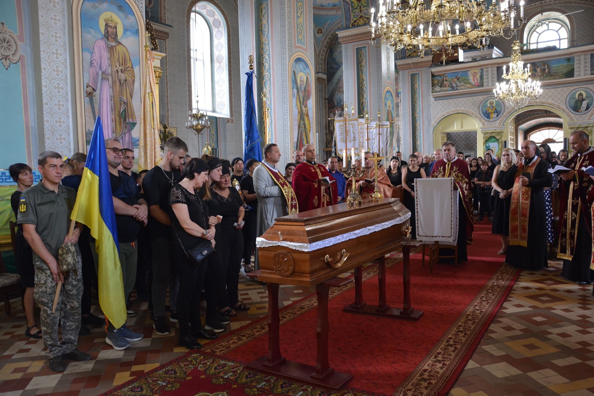 Новини Тернополя - фото з У Теребовлі провели в останню дорогу Героя Петра Ратушняка
