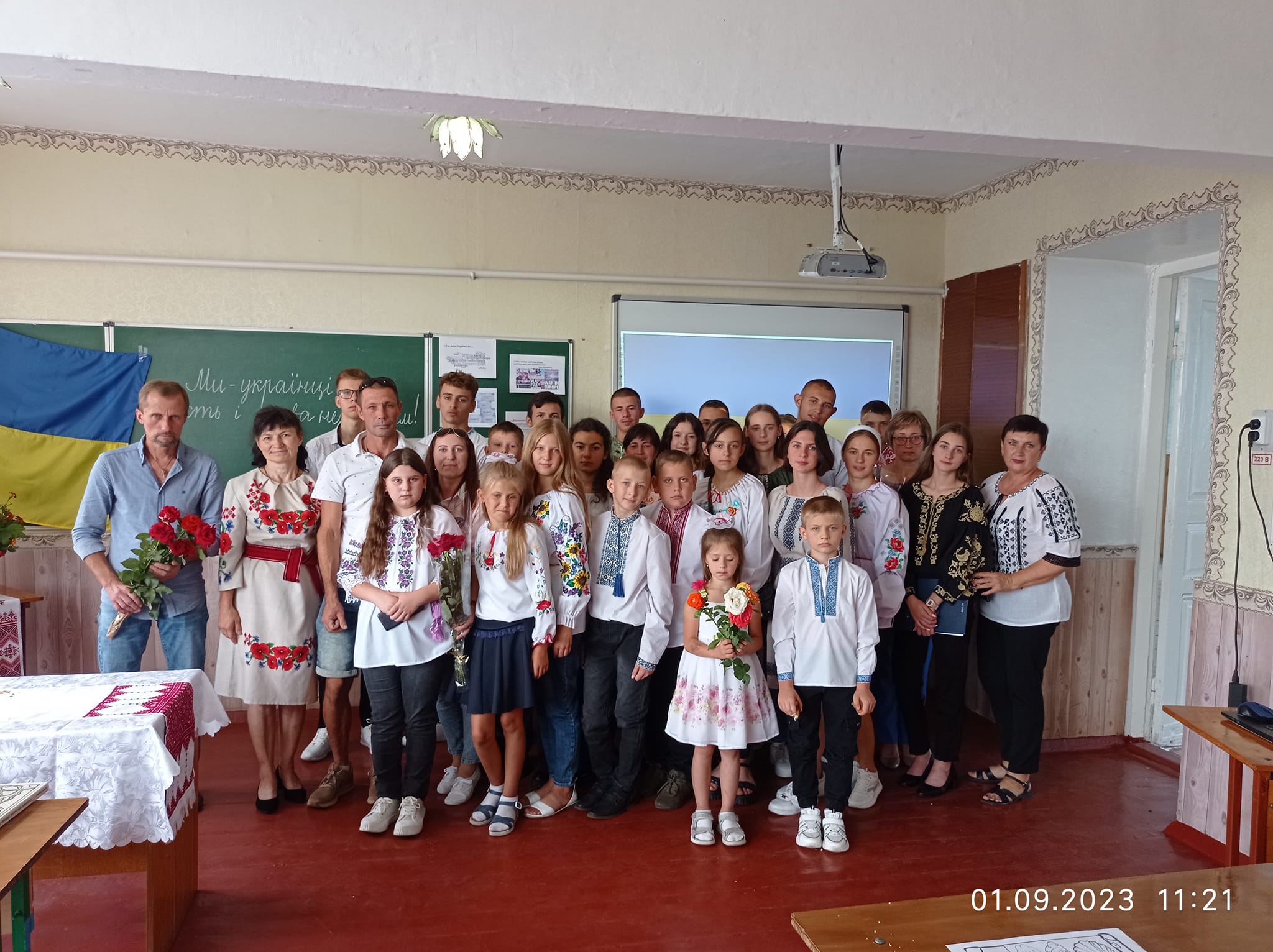 Новини Козятина - фото з З короваєм та вдячністю у Непедівському ліцеї зустріли Воїнів Вадима Чернишова та Віталія Лижнюка