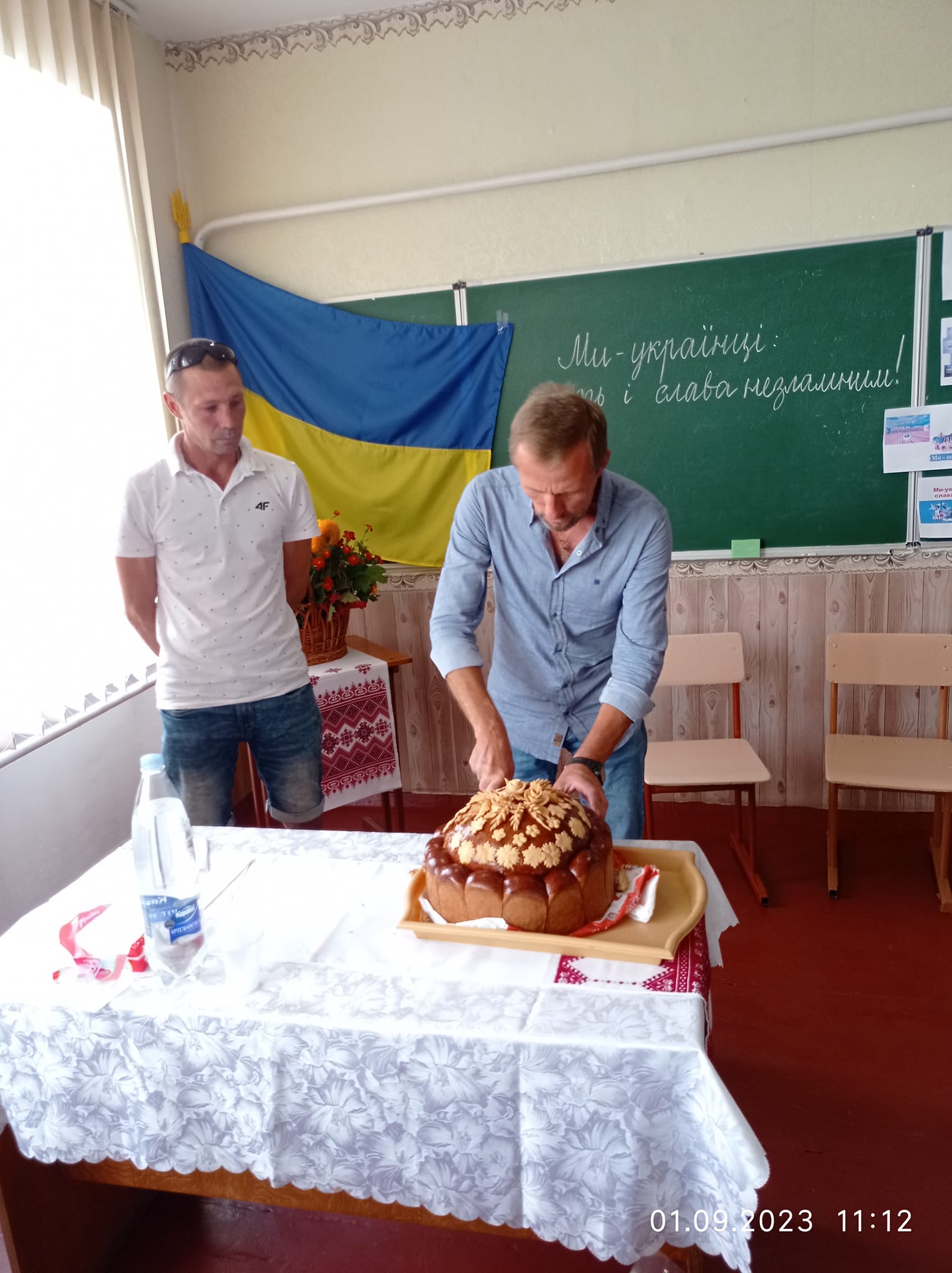 Новини Козятина - фото з З короваєм та вдячністю у Непедівському ліцеї зустріли Воїнів Вадима Чернишова та Віталія Лижнюка