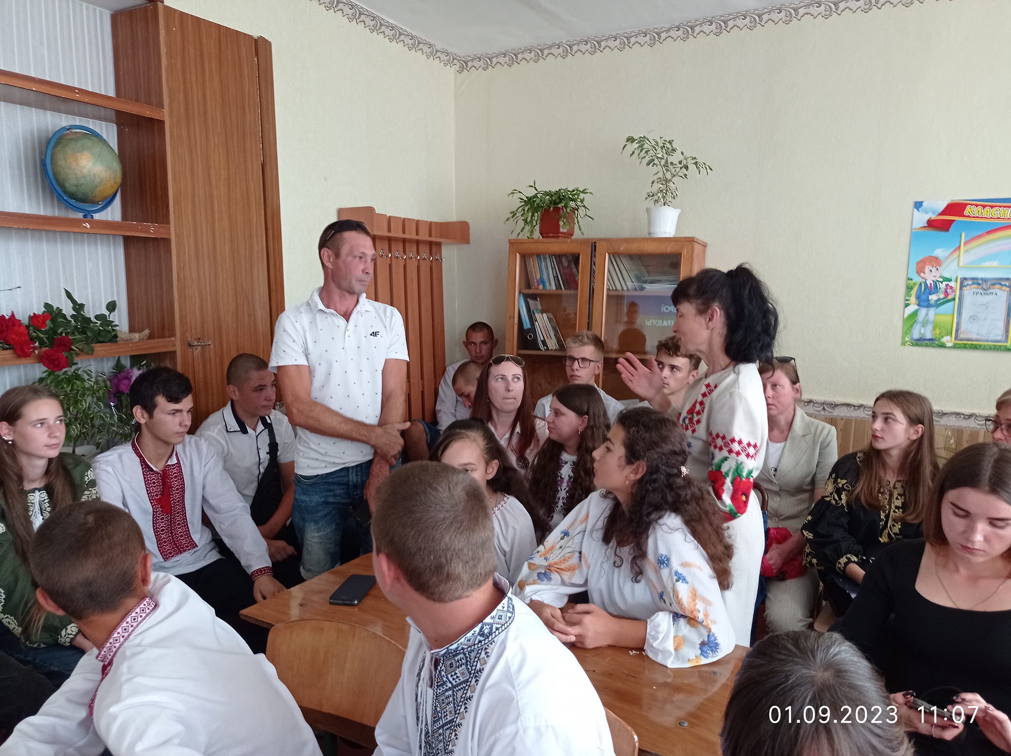 Новини Козятина - фото з З короваєм та вдячністю у Непедівському ліцеї зустріли Воїнів Вадима Чернишова та Віталія Лижнюка