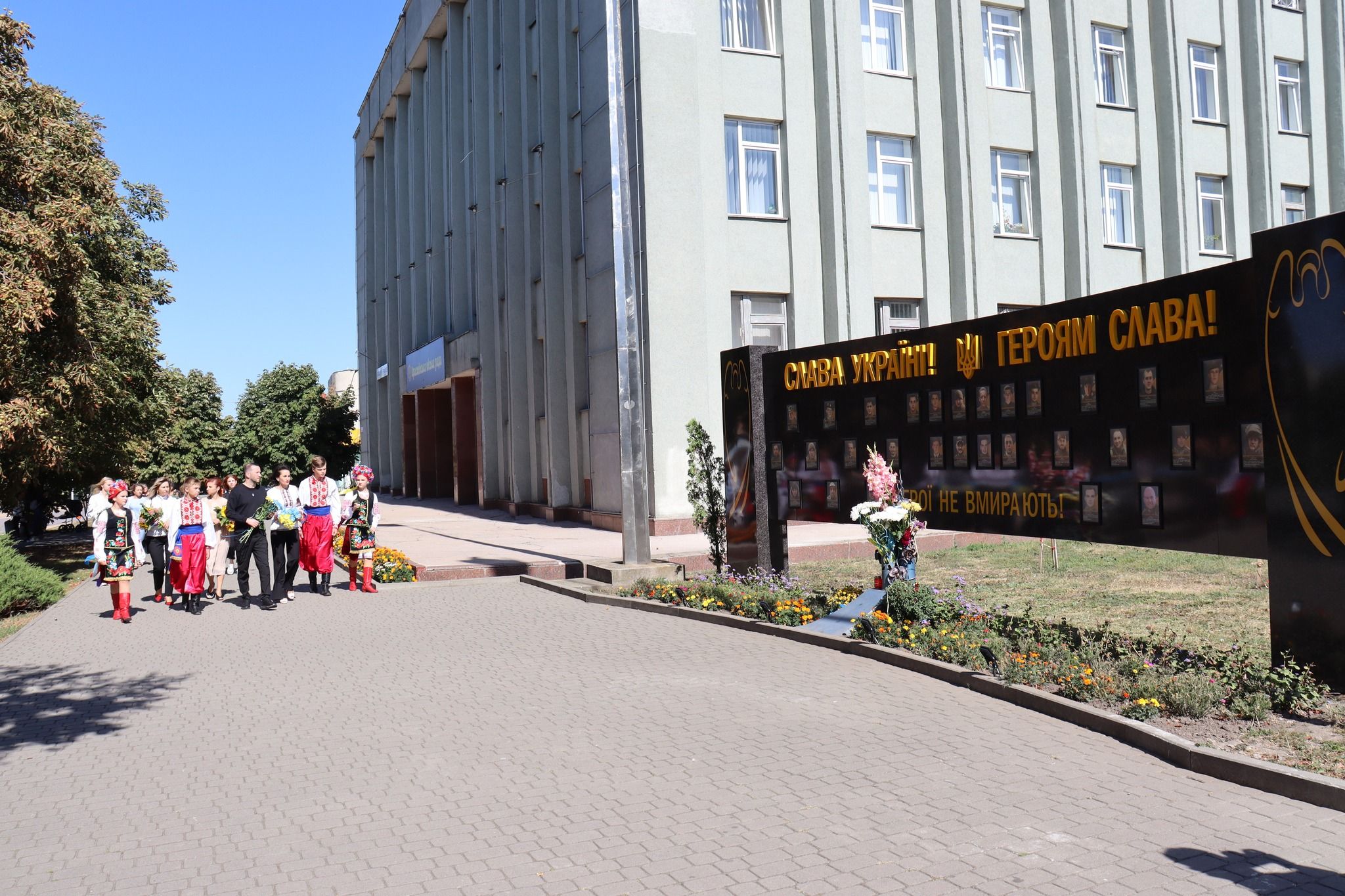 Новини Хмельницького - фото з Дев’ятнадцяти захисникам із Красилівщини посмертно присвоїли звання “Почесного громадянина”