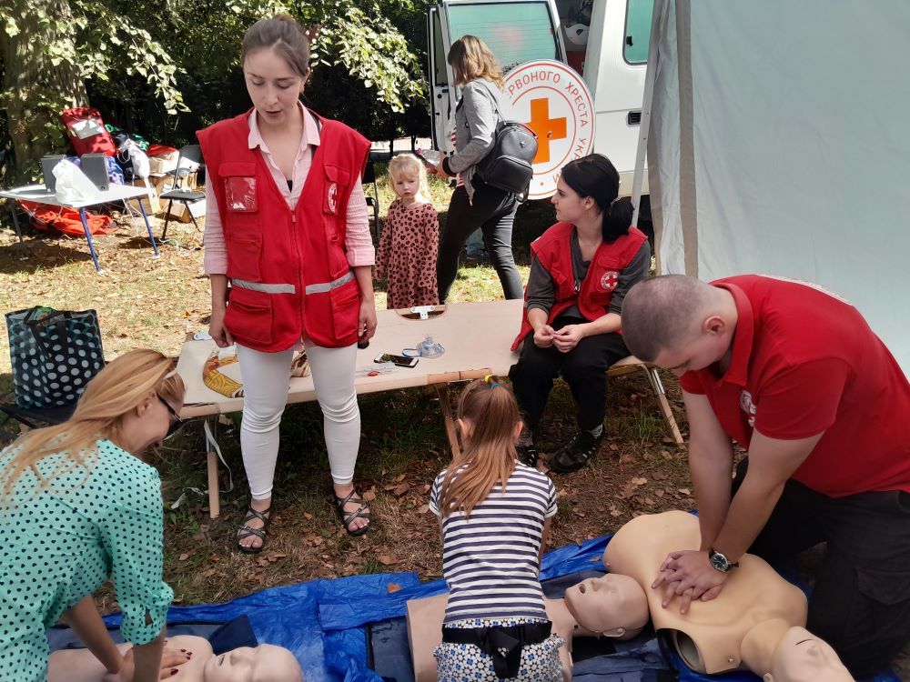 Новини Вінниці - фото з Музею Пирогова передали весільний рушник Яни Рихліцької. Що розповіла мати бойової медикині?