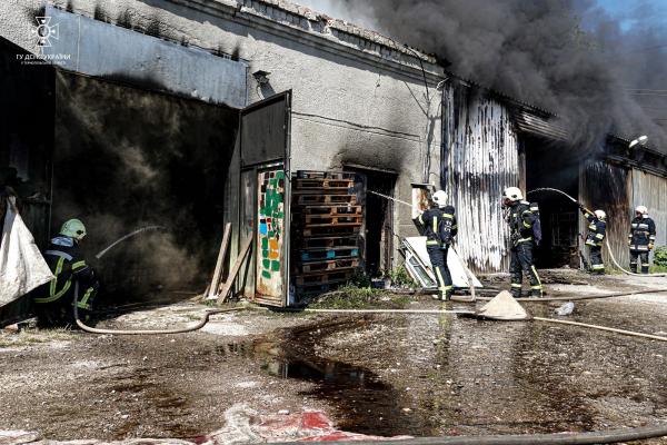 Новини Тернополя - фото з У Тернополі горів склад з олією. Пожежники показали наслідки