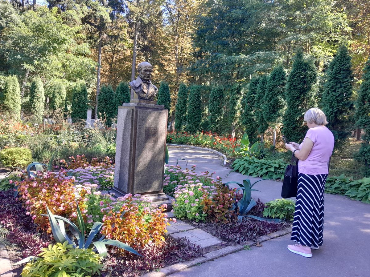 Новини Вінниці - фото з Музею Пирогова передали весільний рушник Яни Рихліцької. Що розповіла мати бойової медикині?