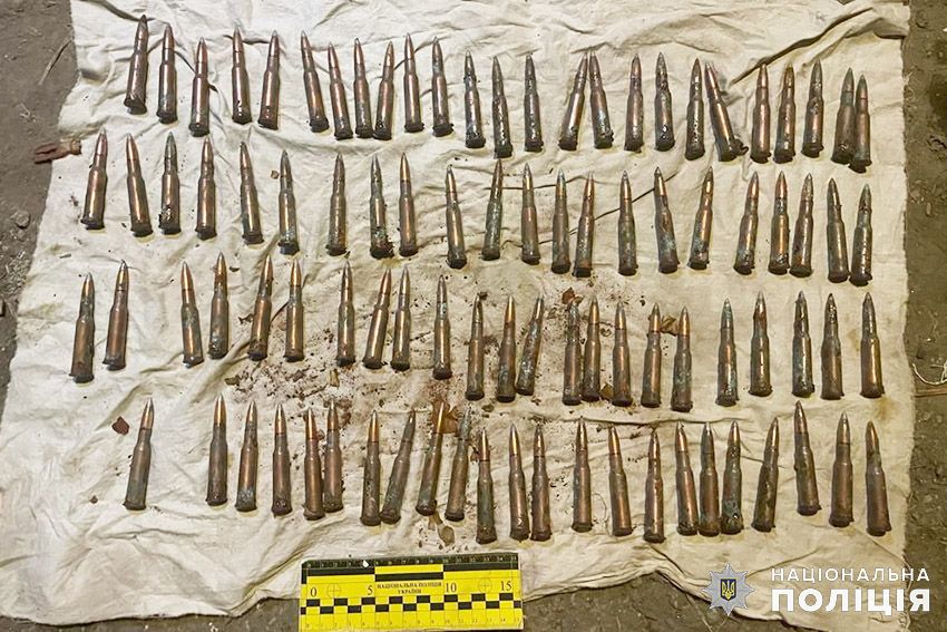 Новини Хмельницького - фото з Поліція знайшла бойову гранату і патрони у крадія з Хмельниччини