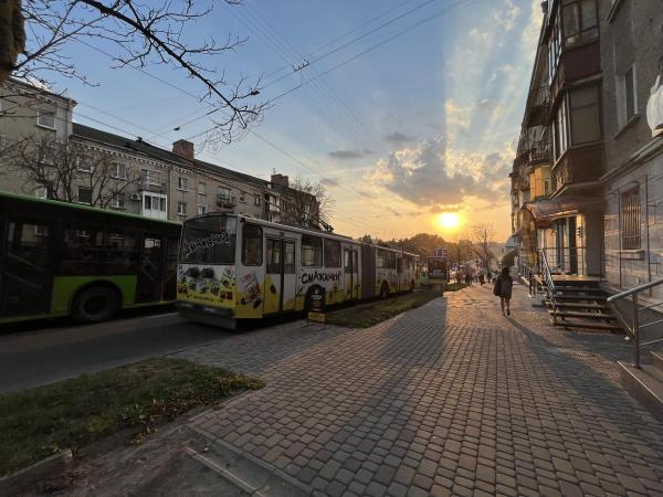Новини Тернополя - фото з На дамбі Тернопільського ставу ДТП з велосипедистом. На Руській затори