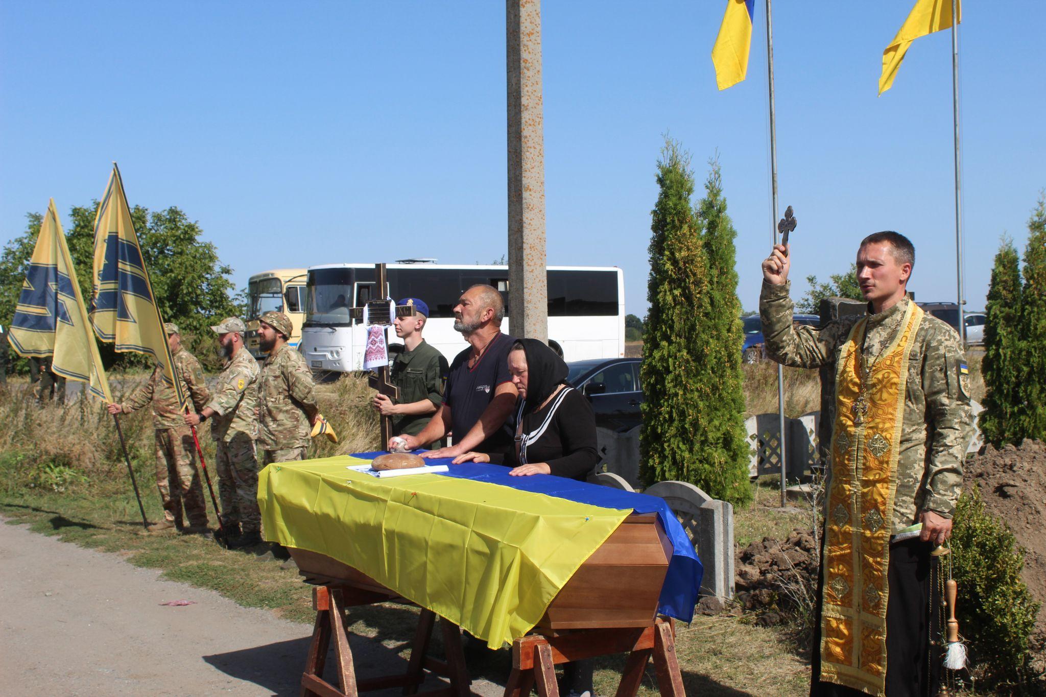 Новини Козятина - фото з «Я чоловік і я повинен йти». Козятин провів в останню дорогу Дмитра Іванова