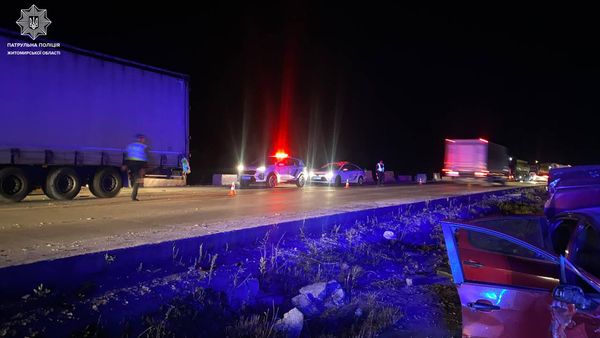 Новини Житомира - фото з На об'їзній дорозі міста Житомира увечері 12 вересня сталася аварія за участі вантажівки і легковика