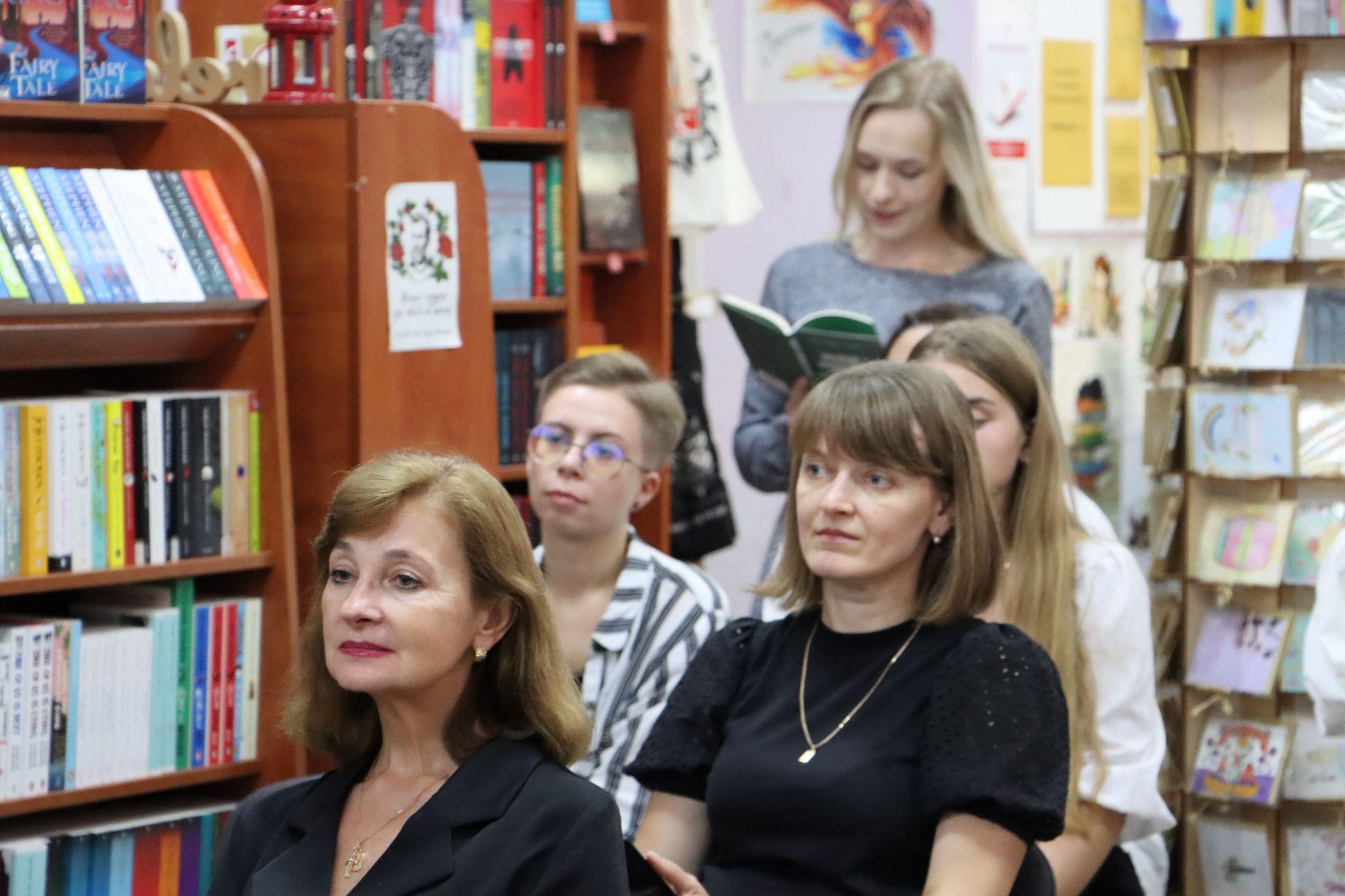 Новини Тернополя - фото з Жити і писати з любов’ю: про що книга загиблого героя Олександра Осадка? Ми побували на презентації