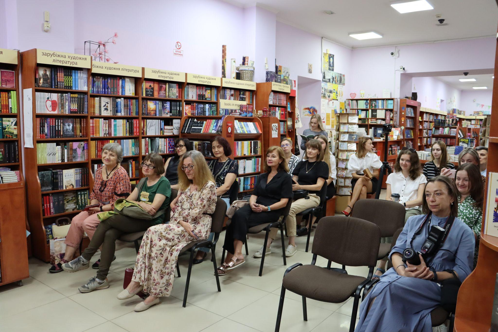 Новини Тернополя - фото з Жити і писати з любов’ю: про що книга загиблого героя Олександра Осадка? Ми побували на презентації