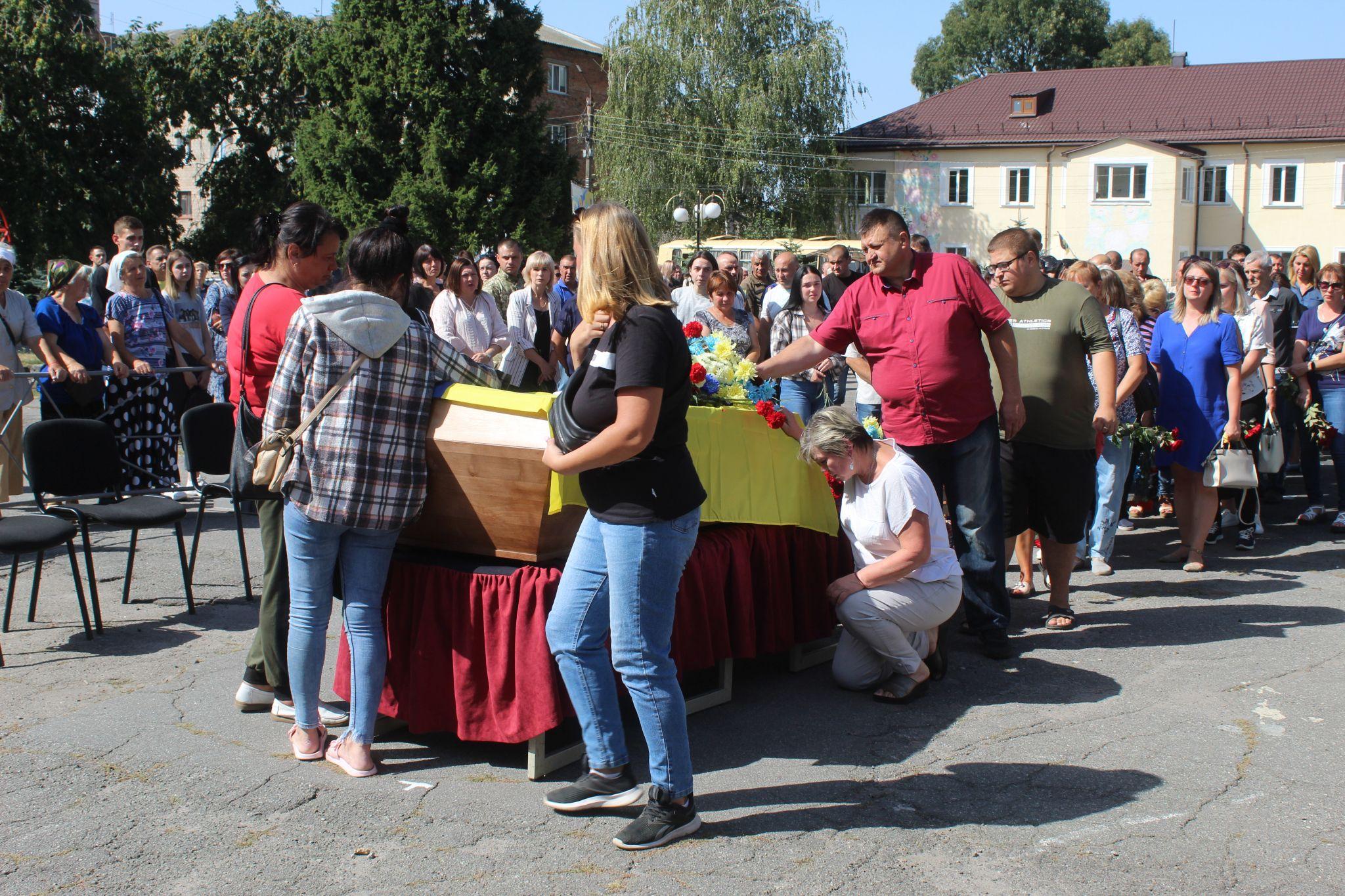 Новини Козятина - фото з «Я чоловік і я повинен йти». Козятин провів в останню дорогу Дмитра Іванова