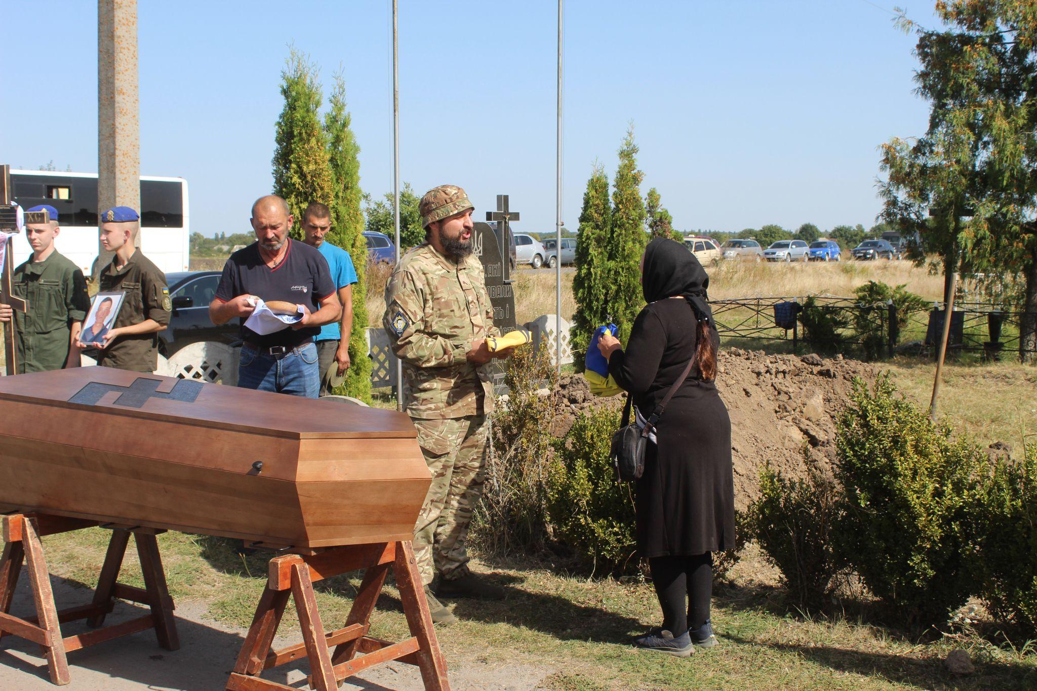 Новини Козятина - фото з «Я чоловік і я повинен йти». Козятин провів в останню дорогу Дмитра Іванова