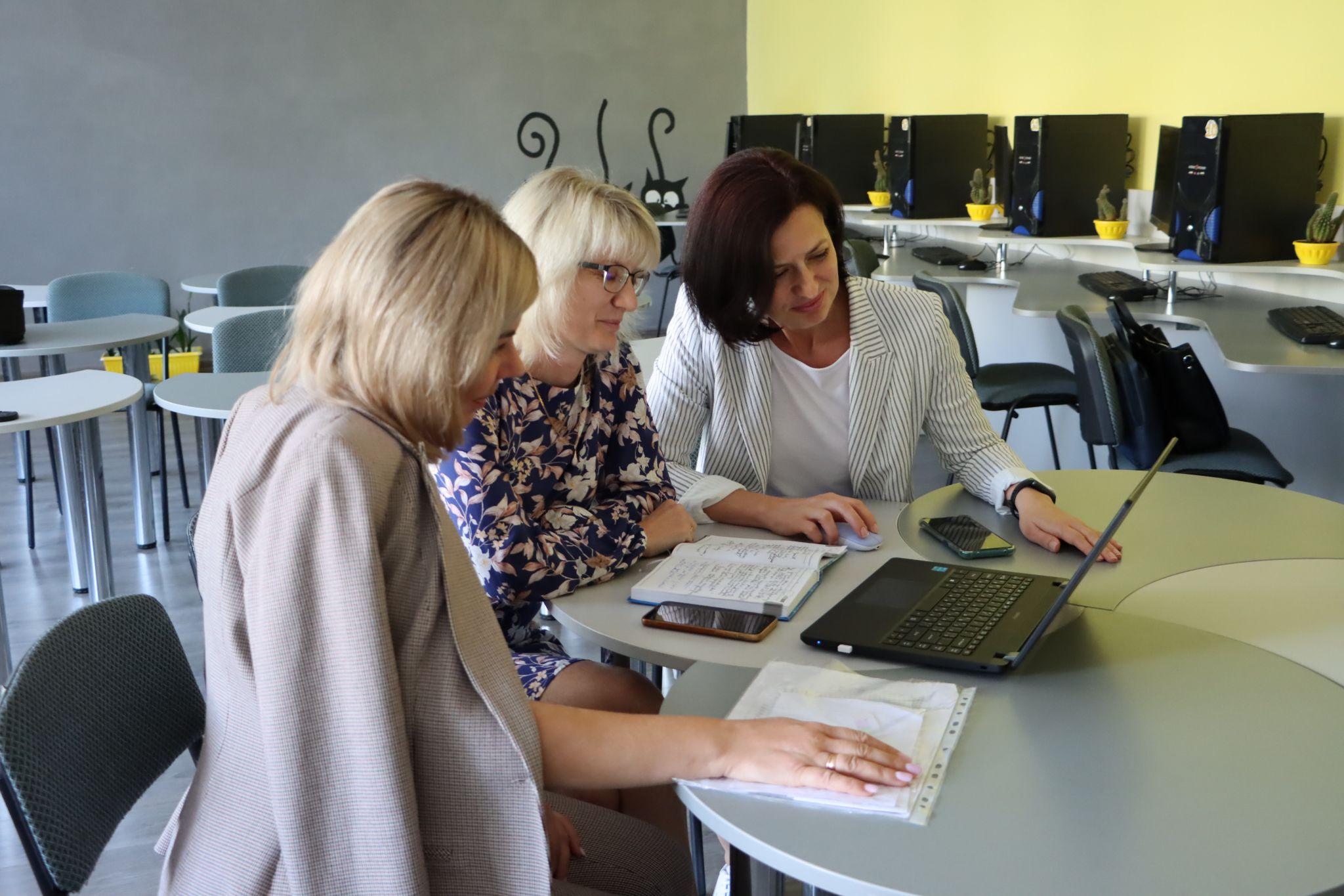 Новини Тернополя - фото з Перша школа у Тернополі адаптувала 200-бальну систему оцінювання: що про це думають вчителі та учні?