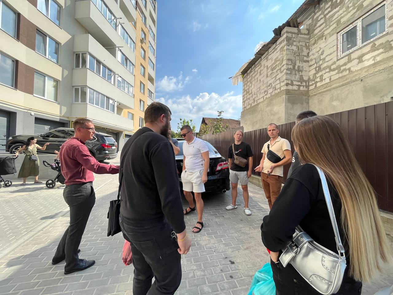 Новини Тернополя - фото з Нехай риють десь, але не в нашому дворі. Мешканці Білогірської посварилися із забудовником