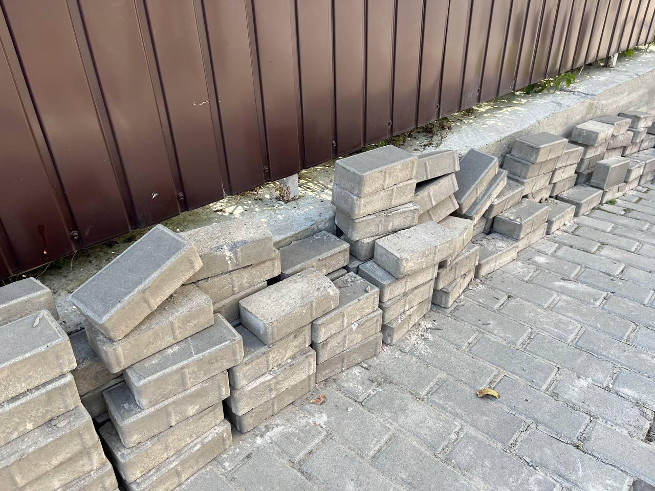 Новини Тернополя - фото з Нехай риють десь, але не в нашому дворі. Мешканці Білогірської посварилися із забудовником