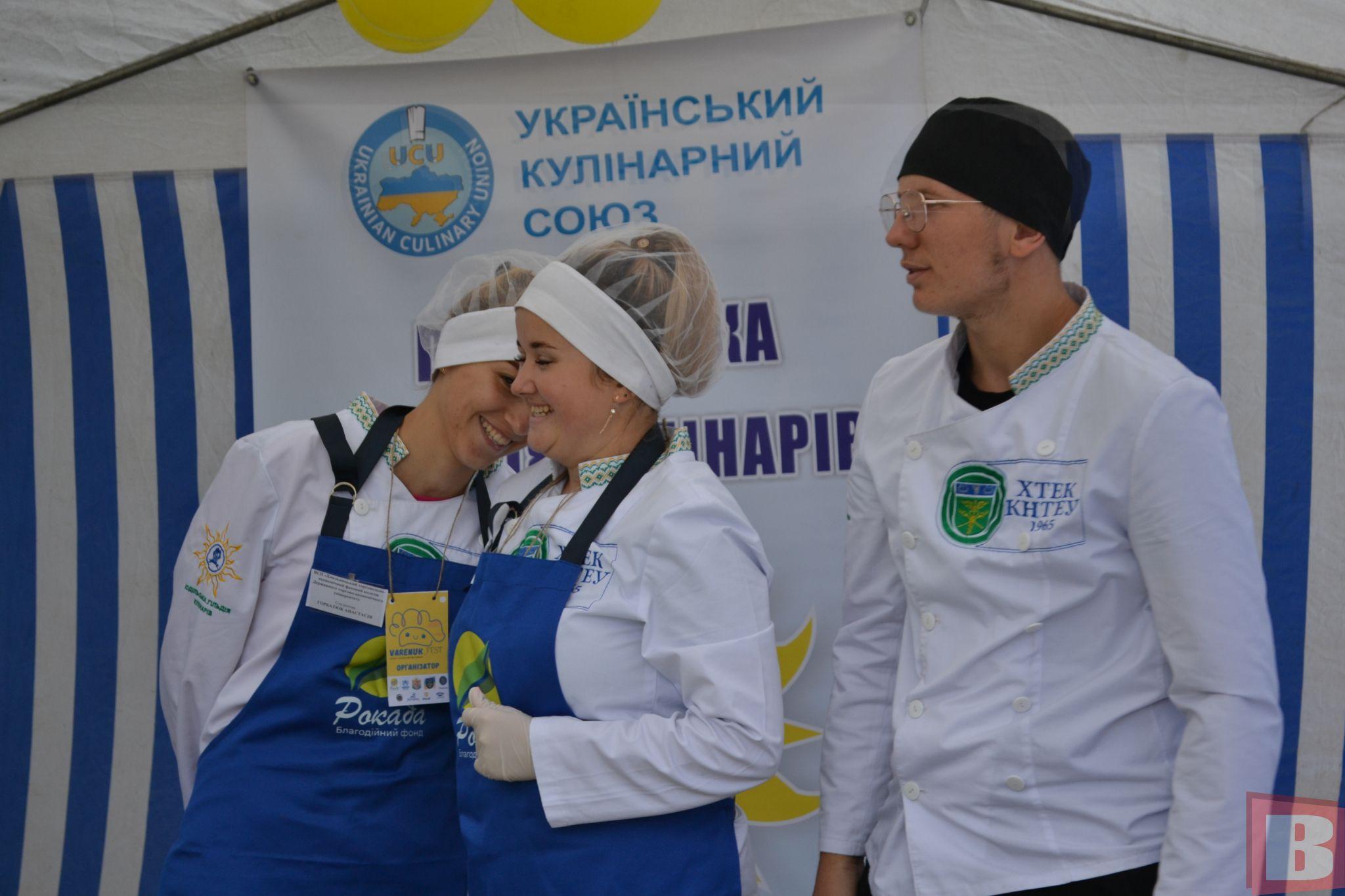 Новини Хмельницького - фото з З м’ятою, картоплею і сиром. Чим ще вгощали хмельничан на фестивалі вареників