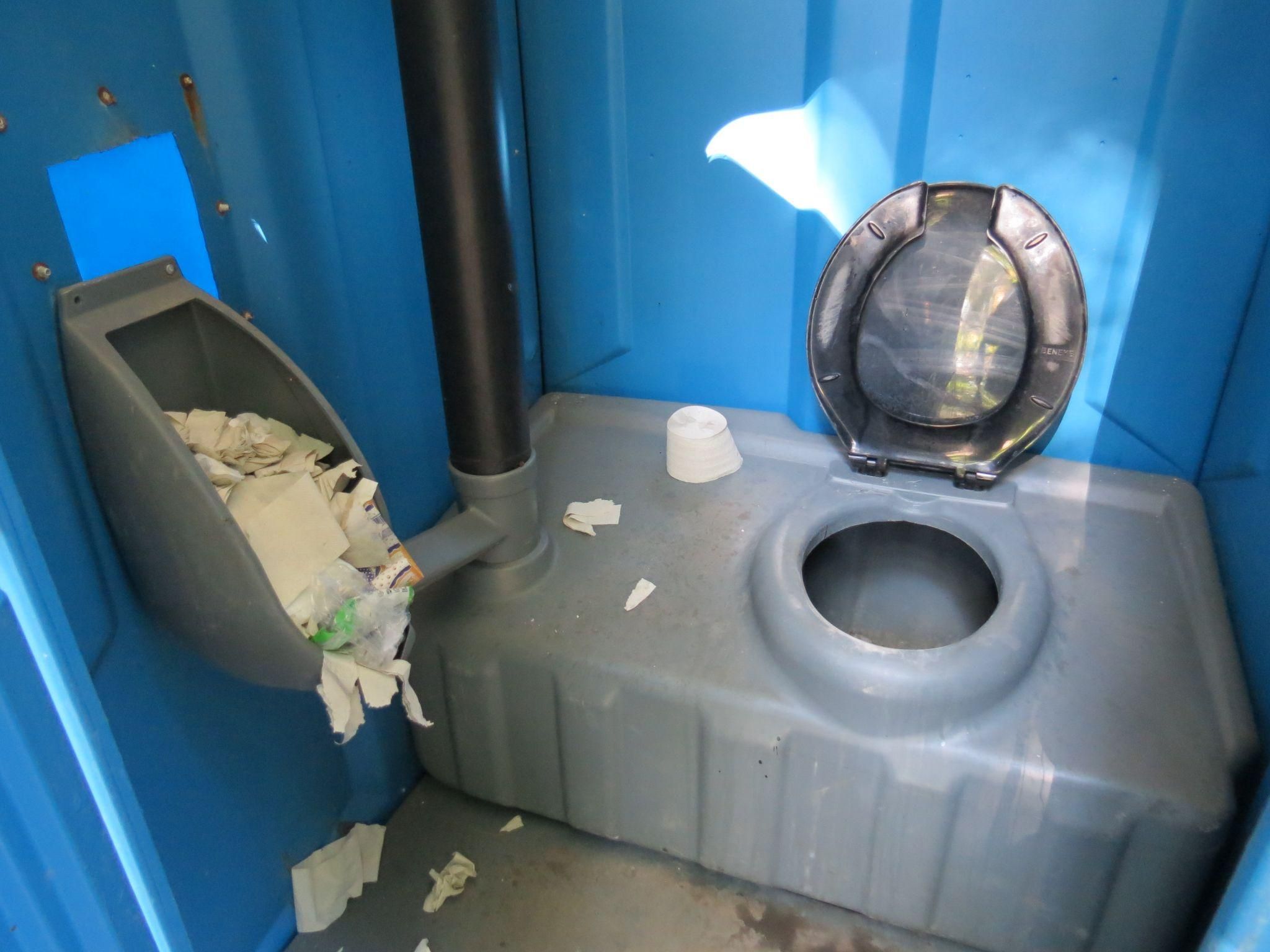 Новини Тернополя - фото з Радянські пам’ятники, братська могила та лавки у пташиному посліді: у якому стані Старий парк Тернополя