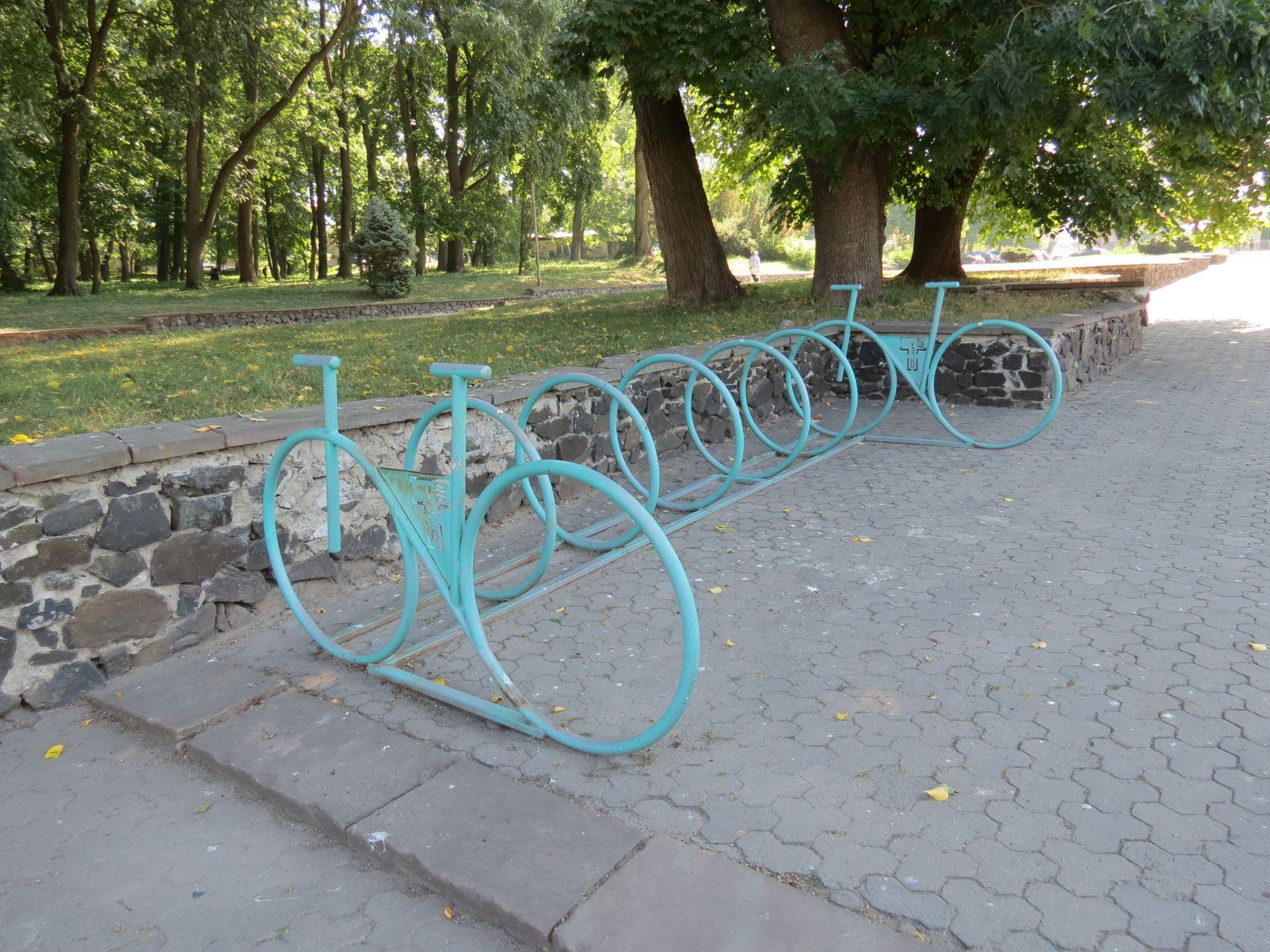 Новини Тернополя - фото з Радянські пам’ятники, братська могила та лавки у пташиному посліді: у якому стані Старий парк Тернополя