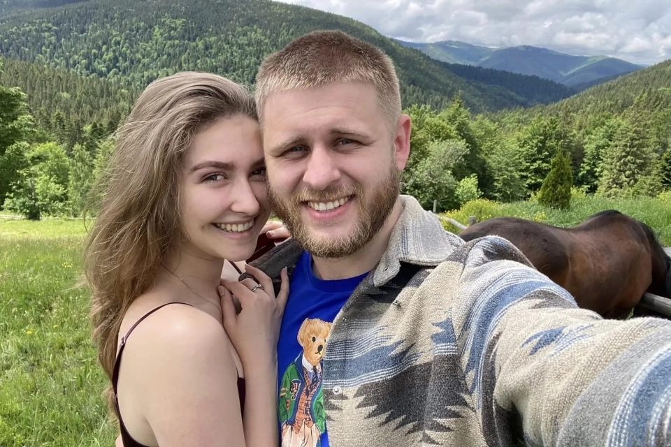 Новини Вінниці - фото з Розписалися в Херсоні, весілля зіграли в Києві. Офіцер Андрій Підлісний одружився