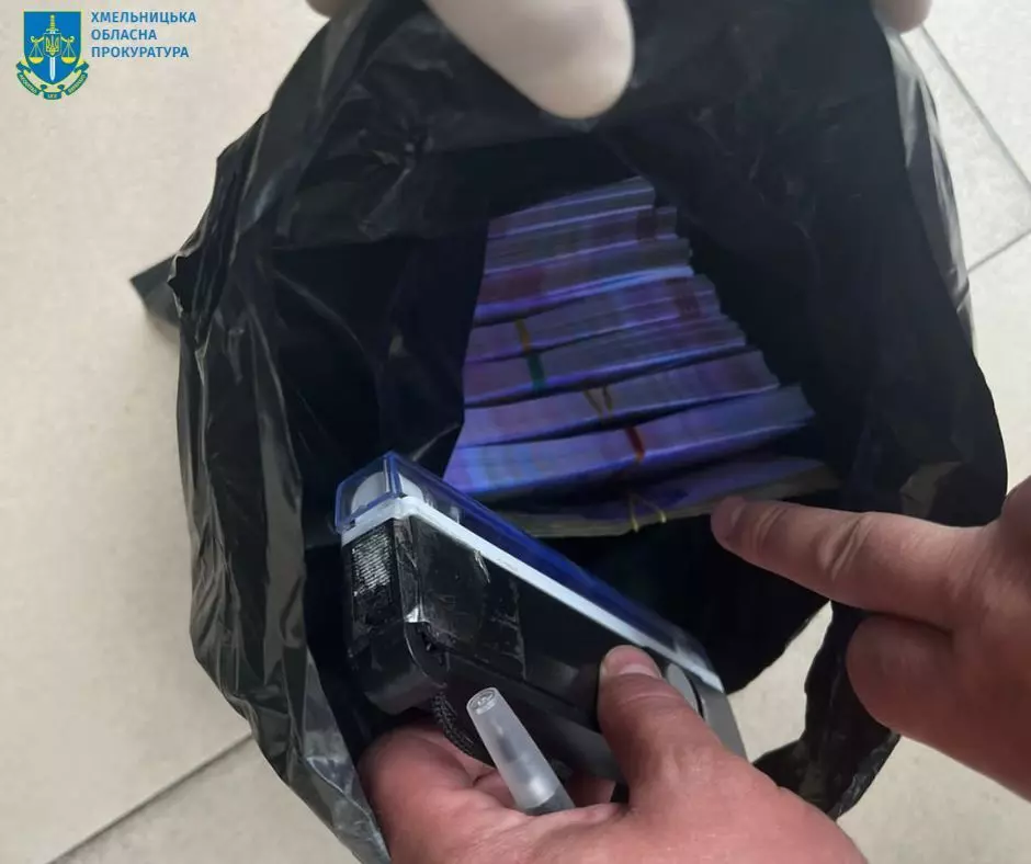 Новини Хмельницького - фото з Підприємцю, якого спіймали на хабарі в 265 тисяч, присудили вполовину менший штраф