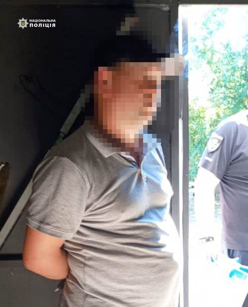 Новини Козятина - фото з Козятинчанин зберігав у гаражі зброю та наркотики. Йому загрожує сім років тюрми зберігав у гаражі зброю та наркотики: у жителя хмільницького району поліцейські вилучили заборонені речі